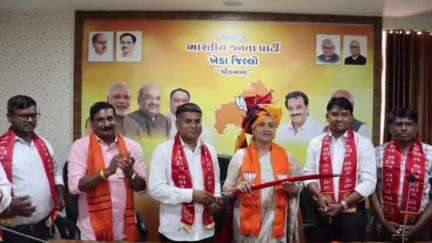 નડિયાદ: કમલમ ખાતે જિલ્લા પ્રમુખ ની ઉપસ્થિતિમાં ગુજરાત ક્ષત્રિય ઠાકોર સેનાના હોદ્દેદારોની બેઠક યોજાઈ.