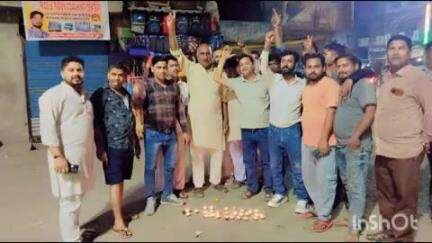 मीरगंज: आतंकी हमले के विरोध में 27 दिन दीये जलाने का लिया संकल्प, शीशगढ़ पड़ाव चौराहे का मामला