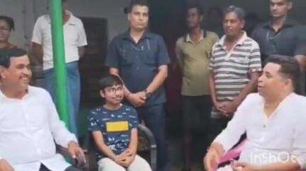 ওন্দা: ওন্দা গোড়াশোল মুরলীধর হাই স্কুলের কৃতী ছাত্র রুদ্রনীল মাসান্তকে তার বাড়িতে গিয়ে শুভেচ্ছা জানালেন সাংসদ ও বিধায়ক