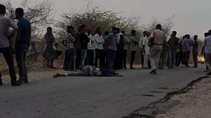 बाप: लूणा गांव में सड़क के पास बाइक पर खड़े दो बच्चों पर चढ़ा मिनी ट्रक, दोनों की हुई मौत