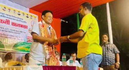বৰপেটা: পশ্চিম বেতবাৰী গাঁৱত কংগ্ৰেছৰ নিৰ্বাচনী প্ৰচাৰ সভাত বিধায়ক জাকিৰ হুছেইন শিকদাৰৰ অংশ গ্ৰহণ