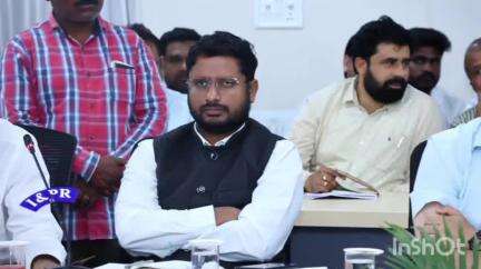 జనగాం: ఉమ్మడి జిల్లా అధికారులతో జరిగిన సమావేశంలో పాల్గొన్న జిల్లా కలెక్టర్ రిజ్వాన్ భాషా షేక్