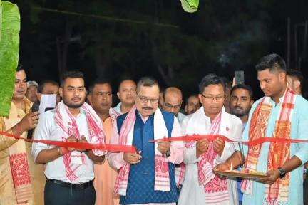 বাক্সা: উত্তৰ বৰটাৰীত মুকলি বিহু প্ৰতিযোগিতা উদ্বোধন বিধায়ক ফণীধৰ তালুকদাৰৰ