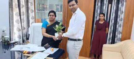 గద్వాల్: గద్వాల కోర్టులో ప్రధాన సెషన్స్ న్యాయమూర్తిగా భాద్యతలు చేపట్టిన ఎన్.ప్రేమలతను సన్మానించిన జిల్లా కలెక్టర్ బీఎం సంతోష్