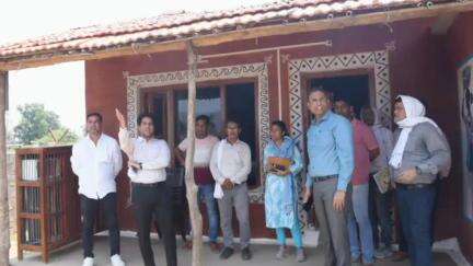लालबर्रा: नगर पालिका द्वारा कराया जा रहा समता तालाब का गहरीकरण व सौंदर्यीकरण कार्य, कलेक्टर ने किया निरीक्षण