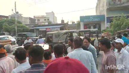 बाजपुर: रामराज रोड पर कार की टक्कर से बाइक सवार युवक हुआ घायल, दोनों पक्षों में हुई तू-तू मैं-मैं