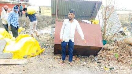 लटेरी: लटेरी में चली तेज़ आंधी, सिरोंज रोड पर गुमटी पलटने का वीडियो आया सामने