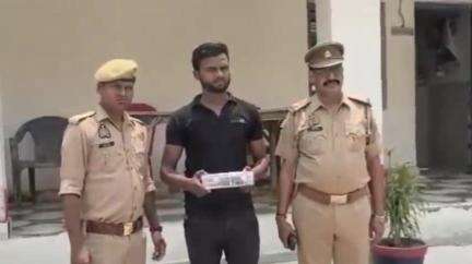 जखनिया: दुल्लहपुर थाने की पुलिस ने हिस्ट्रीशीटर विवेक सिंह उर्फ करिया को लक्ष्मणपुर मोड़ से अवैध तमंचे के साथ किया गिरफ्तार