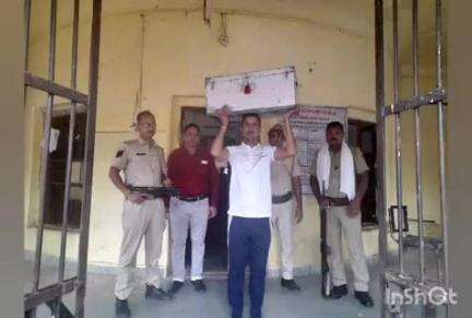 अटरू: अटरू से वैसाख सप्तमी की पूजा के लिए सशस्त्र पुलिस बल की मौजूदगी में देवनारायण झाड़ोता पहुँचे