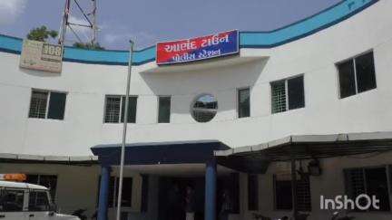 આણંદ શહેર: ભાલેજ ઓવરબ્રિજ ઉપર રીક્ષા સાથે કાર ભટકાઈ,ચાલક ઘાયલ