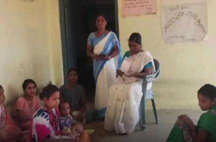 నాగిరెడ్డిపేట: రామక్కపల్లిలో టీకాల ప్రక్రియను సందర్శించిన ఆరోగ్య పర్యవేక్షకురాలు మనెమ్మ