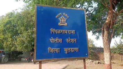 नांदुरा: वसाडी येथील कृषी नगर येथे एका इसमाने अल्पवयीन मुलीचा विनयभंग केला व अल्पवयीन मुलीच्या आईला मारहाण करून पळून गेला