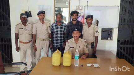 फारबिसगंज: फारबिसगंज पुलिस ने दो अलग-अलग स्थानों पर छापेमारी कर देसी शराब और 6 ग्राम स्मैक किया बरामद, दो आरोपी गिरफ्तार