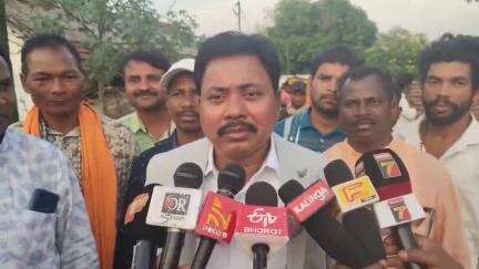 କୋରାପୁଟ ସହର: ଲମତାପୁଟରେ ୮ ବର୍ଷୀୟ ନାବାଳିକାକୁ ଦୁଷ୍କର୍ମ ଅଭିଯୋଗ, ଗ୍ରାମରେ ପହଞ୍ଚିଲେ କୋରାପୁଟ ବିଧାୟକ
