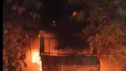 अकोला: कोठारी कॉन्व्हेंटजवळ मदर डेरीच्या दुकानाला भीषण आग,दुकान आगीत जळून खाक