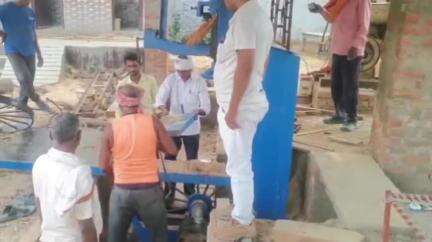 जखनिया: दुल्लहपुर में वन विभाग ने मारा छापा, पूर्व प्रधान के घर से अवैध आरा मशीन की जब्त