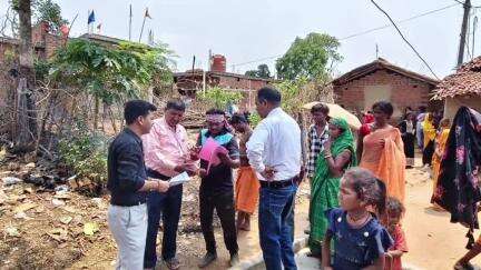 डोमचांच: प्रखंड विकास पदाधिकारी ने डोमचांच में अधूरे अबुआ आवास निर्माण को जल्द पूरा करने के लिए लाभुकों को दिया नोटिस