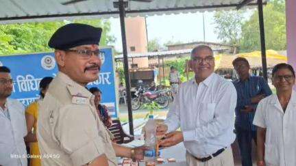 सरायकेला: प्रधान जिला एवं सत्र न्यायधीश और अन्य जजों की उपस्थिति में जिला न्यायालय में पेयजल सुविधा का किया गया उद्घाटन