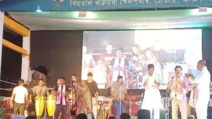 হোজাই: তিনিদিনীয়া কাৰ্যসূচীৰে হোজাই বিহুতলী খেলপথাৰত অনুষ্ঠিত হোৱা ৪০সংখ্যক কেন্দ্ৰীয় ৰঙালী বিহুৰ সামৰণি পৰে