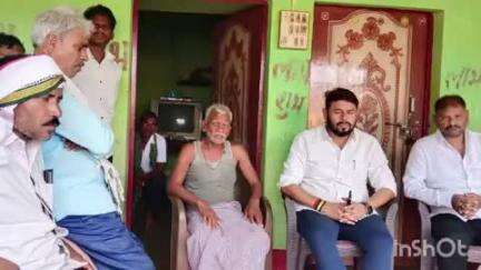 बेमेतरा: राखीजोबा के राइस मिल में दिवाल गिरने से मृत हुए 2 मृतकों के परिजनों से चोंगीखपरी में पूर्व MLA आशीष छाबड़ा ने की मुलाकात