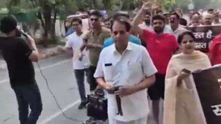 करनाल: माल रोड पर अल्फा सिटी की खराब सड़कों की जन समस्या को लेकर नागरिक उतरे सड़कों पर#jansamshya