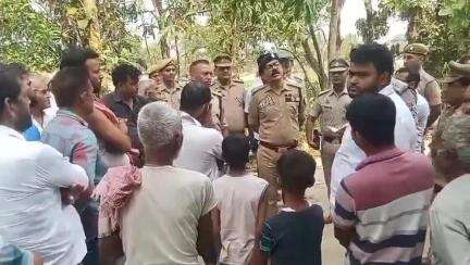 बांसडीह: घसौटी में नकाबपोश बदमाशों द्वारा अपहरण का आरोप, मौके पर SP सहित पहुंची पुलिस की काफी संख्या