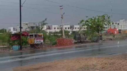 દસાડા: સુરેન્દ્રનગર જિલ્લાના દસાડા તાલુકામાં વહેલી સવારે આવ્યો વાતાવરણમાં પલટો 
#watherupdate #dasada