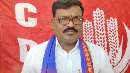 ఆందోల్: జొన్నల కొనుగోలు కేంద్రం వద్ద అధికారుల దోపిడిని అరికట్టాలి