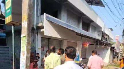പത്തനാപുരം: പട്ടാഴിയിൽ എ ടി എമ്മിനുള്ളിൽ പെരുമ്പാമ്പിനെ കണ്ടെത്തി
