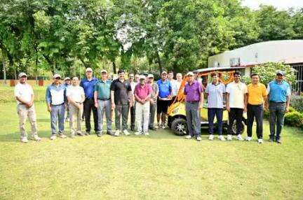 #BLWGolfClub को मिली नई सौगात!
वरिष्ठ खिलाड़ी श्री अरुण कुमार सिंह (भाई जी)द्वारा भेंट की गई अत्याधुनिक गोल्फ कार्ट का बरेका महाप्रबंधक श्री नरेश पाल सिंह ने पूजा-अर्चना के साथ किया लोकार्पण।
#gmblw
