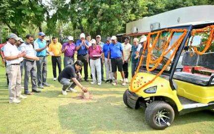 #BLWGolfClub को मिली नई सौगात!
वरिष्ठ खिलाड़ी श्री अरुण कुमार सिंह (भाई जी)द्वारा भेंट की गई अत्याधुनिक गोल्फ कार्ट का बरेका महाप्रबंधक श्री नरेश पाल सिंह ने पूजा-अर्चना के साथ किया लोकार्पण।