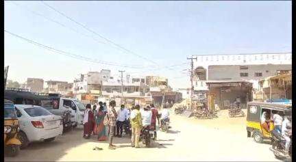బిచ్కుంద: బిచ్కుంద లో నీటి ఎద్దడి సమస్య, పరిష్కరించాలని రోడ్డెక్కి నిరసన తెలిపిన మహిళలు #localissue