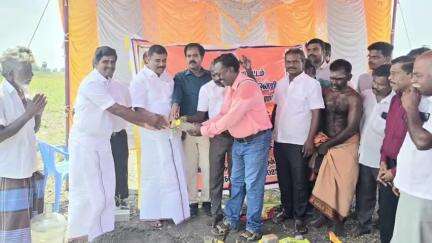 விளாத்திகுளம்: கே சுந்தரேஸ்வரபுரம் கிராமத்தில் கலைஞரின் கனவு இல்லத் திட்டத்தின் கீழ் 110 வீடு கட்டுவதற்கான அடிக்கல் நாட்டு விழா