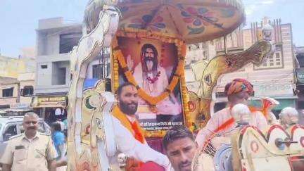 बेगुं: बेगू नगर के नीलकंठ महादेव मंदिर परिसर से बड़ोदिया महादेव सन्यास आश्रम तक भव्य कलश यात्रा निकाली गई