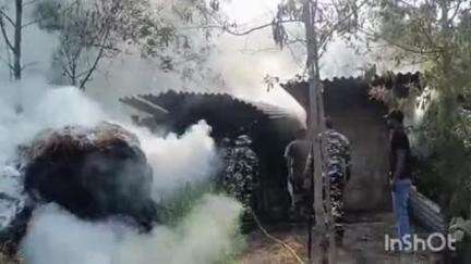 हरलाखी: हरिने गांव में मवेशी घर में लगी आग पर एसएसबी कैम्प के जवानों ने ग्रामीणों के सहयोग से पाया काबू