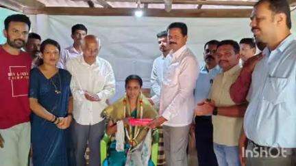 ಸಿದ್ಧಾಪುರ: ಹಾರೆಕೊಪ್ಪ, ಹೊಸಕೊಪ್ಪದಲ್ಲಿ ಎಸ್ಎಸ್ಎಲ್ಸಿ ಪರೀಕ್ಷೆಯಲ್ಲಿ ರಾಜ್ಯಕ್ಕೆ ದ್ವಿತೀಯ ಸ್ಥಾನ ಪಡೆದ ವಿದ್ಯಾರ್ಥಿಗಳಿಗೆ ಶಾಸಕರಿಂದ ಸನ್ಮಾನ