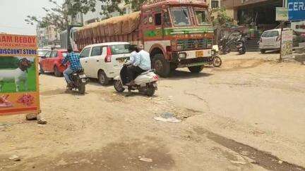 పటాన్​​చెరు: ఇంద్రేశం పటాన్చెరు వెళ్లే రహదారి గుంతల మయం, రోడ్డు సమస్య తీర్చండి 
#localissue