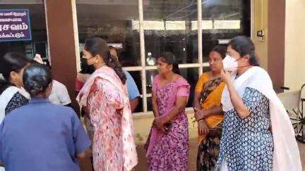 வேடசந்தூர்: அரசு மருத்துவமனையில் உயிரிழந்த உதவி செவிலியருக்கு டாக்டர்கள், மருத்துவமனை பணியாளர்கள், 108 ஊழியர்கள், செய்தியாளர்கள் கண்ணீருடன் அஞ்சலி