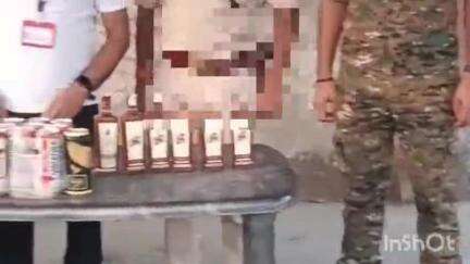कुचायकोट: थाना क्षेत्र के बलथरी चेकपोस्ट के पास से उत्पाद विभाग ने एक मोटरसाइकिल सवार को लगभग 12 लीटर शराब के साथ गिरफ्तार किया