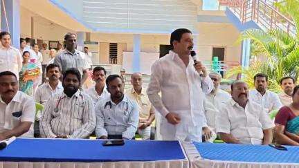 రాయదుర్గం: ఎప్పటికప్పుడు వైద్యపరీక్షలతో గుండె జబ్బులు గుర్తించవచ్చు: పట్టణంలో జరిగిన వైద్యశిబిరంలో ప్రభుత్వ విప్ కాలవ శ్రీనివాసులు