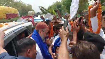 बरूराज मोतीपुर: मोतीपुर काली मंदिर के समीप, ढाका जाने के क्रम में AIMIM प्रमुख असदुद्दीन ओवैसी का कार्यकर्ताओं ने किया भव्य स्वागत