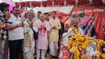 भितरवार: मढैया पवा बंजारा खिरक में आयोजित श्रीमद् भागवत कथा में विधायक मोहन सिंह राठौड़ हुए शामिल