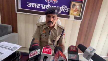 मऊ: मऊ में हो रही है नीट की परीक्षा, हर परीक्षा केंद्र पर पुलिस तैनात, अपर पुलिस अधीक्षक महेश सिंह अत्रि ने दी जानकारी