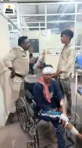 ghav ke logone dhoke se mar pit ki 40se 50 manak the or ye 3se 4 the महिला बचाने gayi to unko bhi mara or ak to विकलांग