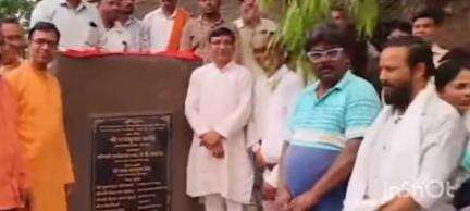 किरनापुर: ग्राम किरनापुर में सभा मंच के निर्माण कार्य को लेकर विधायक राजकुमार कर्राहै ने किया भूमि पूजन