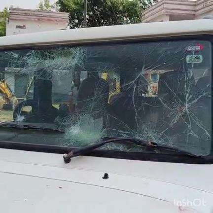 ऊंचाहार: छतौना मरियानी गाँव में दबंगों ने बोलेरो में तोड़फोड़ करते हुए बोलेरो सवार लोगों को भी पीटा, पुलिस को दी गई तहरीर
