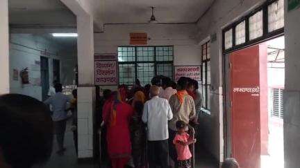 पूरनपुर: समुदाय स्वास्थ्य केन्द्र में चिकित्सक व स्टाफ की कमी से लोग परेशान नहीं मिल रहा उपचार #jansamasya