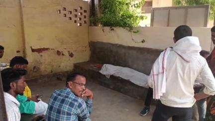 दुधि: बरहपान गांव में मैजिक जीतो वाहन पलटने से एक युवक की हुई मौत, 3 लोग हुए घायल