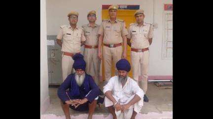 पदमपुर: गजसिंहपुर पुलिस ने कार्रवाई करते हुए 1 पिस्तौल और तीन जिंदा कारतूस के साथ 2 आरोपियों को किया गिरफ्तार
