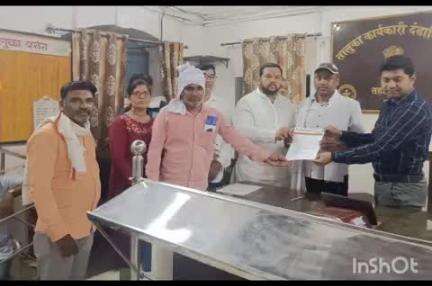 वरोरा: व्यंकटेश गिट्टी खदानीमुळे नागरिक त्रस्त; शिंदे शिवसेना नेते मुकेश जिवतोडे यांचे वरोरा तहसीलदारांला निवेदन